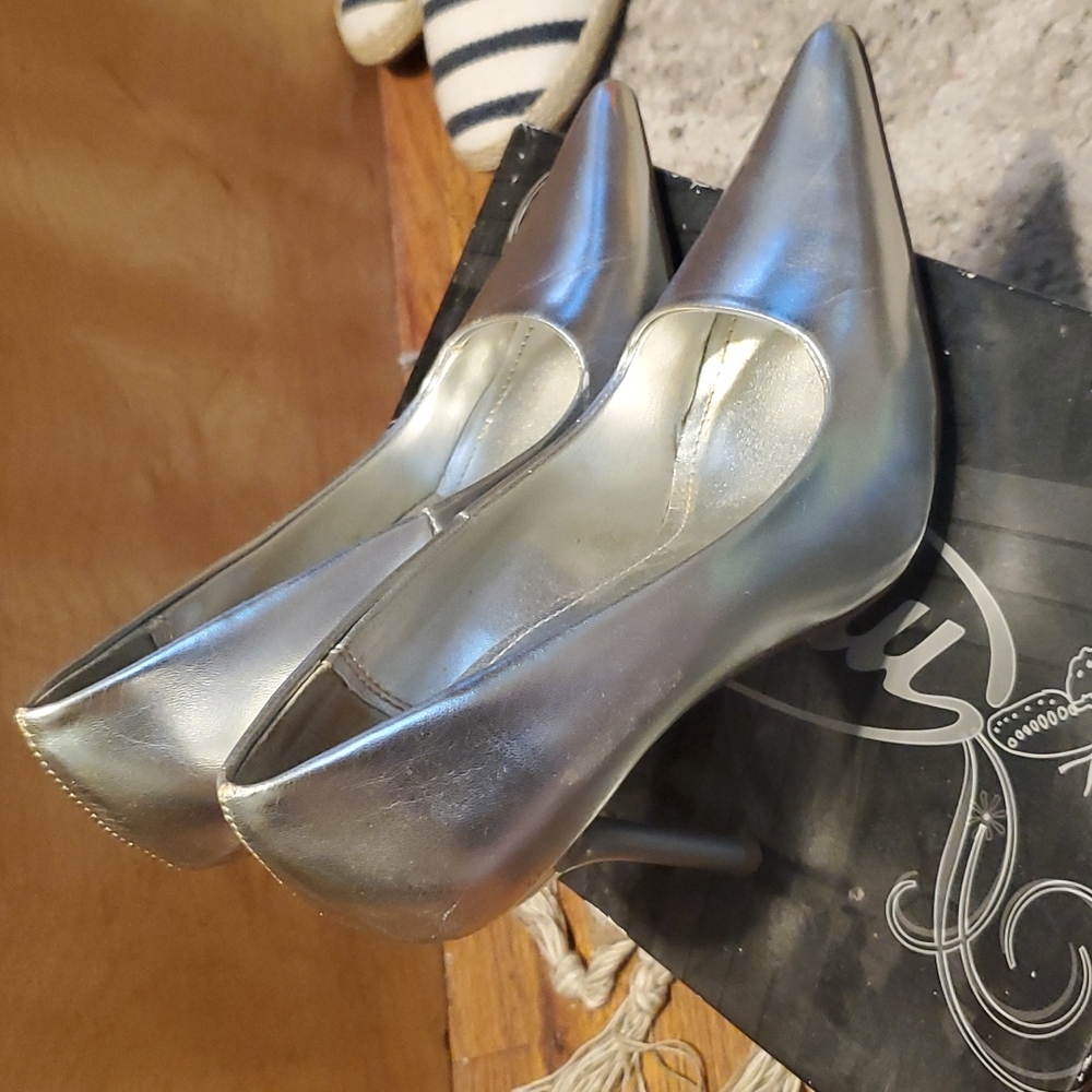 Shoes - Picture 2 of 5